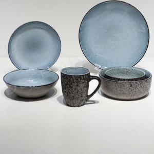 Set di stoviglie in ceramica